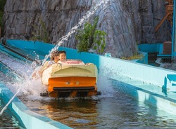 「【全国】夏休み後半に！「スプラッシュ系アトラクション」17選　水しぶきとスリル満喫」の写真