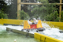 「【全国】夏休み後半に！「スプラッシュ系アトラクション」17選　水しぶきとスリル満喫」の写真