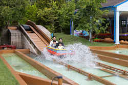 「【全国】夏休み後半に！「スプラッシュ系アトラクション」17選　水しぶきとスリル満喫」の写真