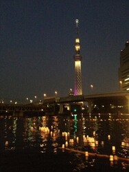 すみだ・浅草連携　隅田川とうろう流し（浅草観光連盟）