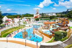 「香川県丸亀市レオマリゾートで夏満喫！　プール・ドローンショー・花火大会が8月開催」の写真