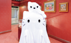 「仮面舞踏会がテーマ！ハーモニーランドでハロウィーンイベント開催　ゴーストキティも」の写真