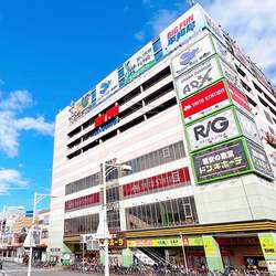 「大田区・平和島で夏の親子イベント開催　4方向スライダープールや縁日、水鉄砲合戦も」の写真