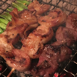 「静岡市葵区で夏の夕涼みマルシェ「もいもい夜市」が開催　ヨーヨー釣りや巨大プールも」の写真