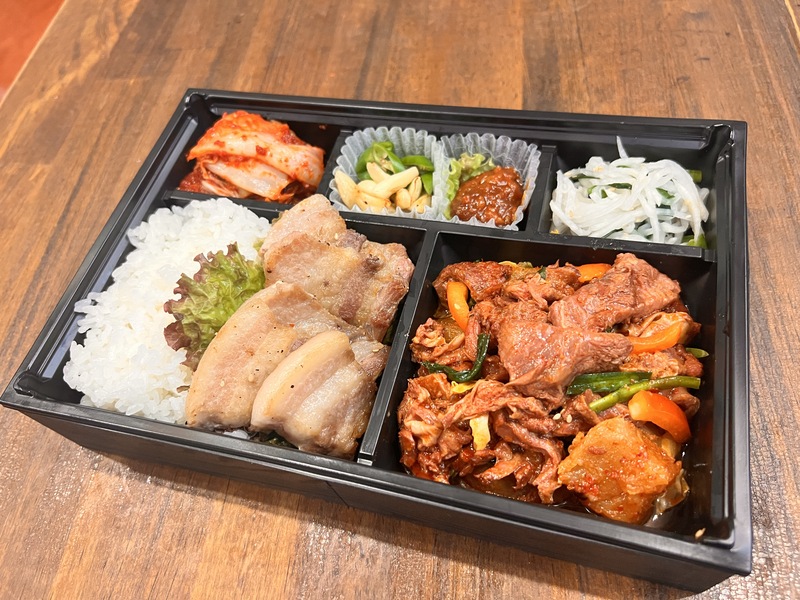 松坂ポークサムギョプサル＆特製牛すじ弁当　2,376円