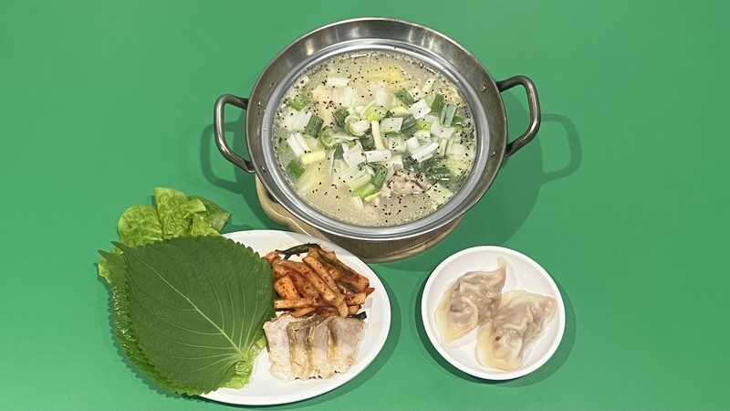 韓国よくばりセット　2,000円（タッカルクッス1人前・ポッサム肉4切れ・キムチマンドゥ2個）