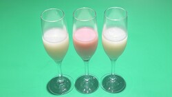 マッコリ3種飲み比べセット　900円（ウサギのダンス、ボクスンドガ、虎マッコリ、各60ml×3）