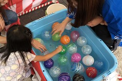 「幕張豊砂で「キッズサマーフェスタinとよすなうみかぜ広場」が開催　縁日＆鉄道体験も」の写真