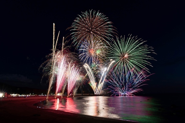 2025にかほの花火（にかほ市観光協会）