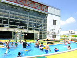 「【2025】東海の9月も遊べる「人気プール」6選　親子で水遊び満喫♪」の写真