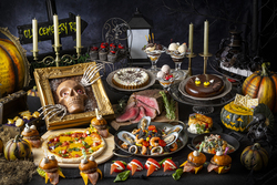 「ヒルトン成田で世界の料理とシャインマスカットを満喫するビュッフェ　カニ食べ放題も」の写真