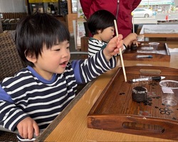 「宮城石巻グリーンサムで親子向けやさいウィーク開催！　タネまき体験や野菜詰め放題も」の写真
