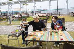 「入場無料！横浜グランモール公園で3日間限定キャンプイベント開催　BBQや映画上映など」の写真