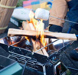 「入場無料！横浜グランモール公園で3日間限定キャンプイベント開催　BBQや映画上映など」の写真