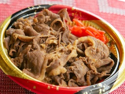 スキマスイッチ・大橋卓弥プロデュース「今年もこの季節がやってきた！大橋家の牛丼」