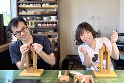 「思い出のランドセルを親子でリメイク！小金井市のレザークラフト教室で手作り体験開始」の写真