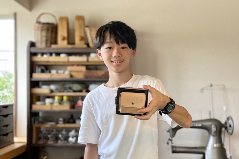 二つ折り財布