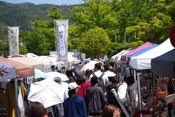 「手づくり雑貨やグルメ、音楽ライブも！京都で「岡崎マルシェ」開催　3会場で楽しめる」の写真
