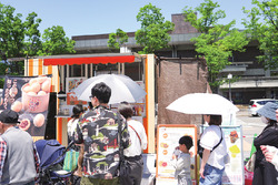 「手づくり雑貨やグルメ、音楽ライブも！京都で「岡崎マルシェ」開催　3会場で楽しめる」の写真