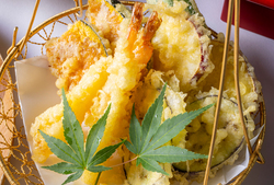 「神戸のホテルバイキングで北海道グルメ祭り 海鮮やご当地メニュー、スイーツ食べ放題」の写真