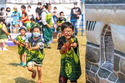 「鹿児島県初上陸！水鉄砲で撃ち合うウォーターバトルが大崎で開催　5歳以上から参加OK」の写真