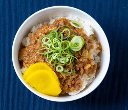 「群馬県初の台湾祭がイオンモール太田で開催！　夜市グルメとネオン煌めく会場で旅気分」の写真