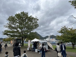 「京都舞鶴ベイサイドフェスタ×ブルーフェスタが合同開催　ドッグランやミニ鉄道体験も」の写真
