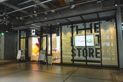 THE [　] STOREの外観