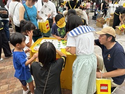 「神戸三田アウトレットで雪遊びと恐竜体験！　親子で楽しむ「わくわくきっず王国」開催」の写真