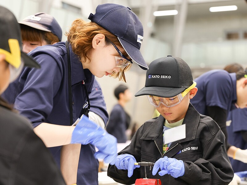 製造スタッフの仕事〜ねじ切り加工〜