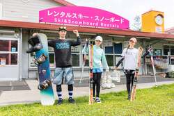 「山梨県・鳴沢村でふじてんサマーゲレンデ感謝祭　夏スキーの最終日を親子でお得に満喫」の写真