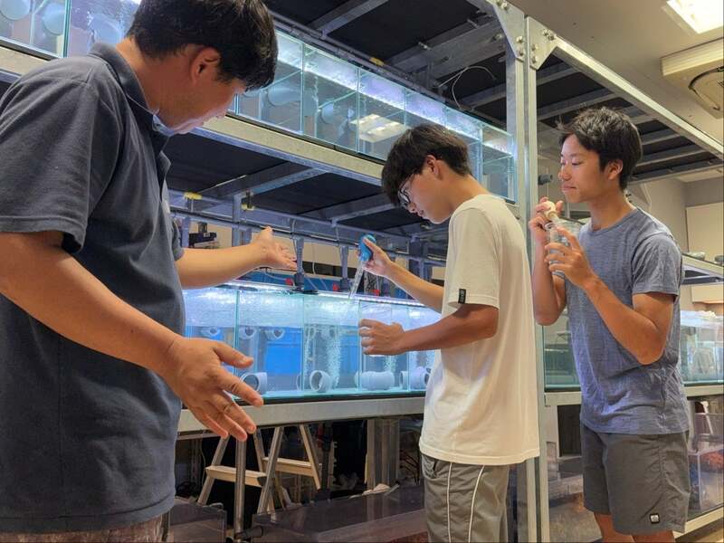 君もチイサナ飼育員（餌あげ体験）