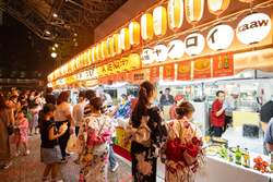 「港区アークヒルズで約40年続く秋祭り開催　お神輿渡御や盆踊り、親子で楽しめる縁日も」の写真