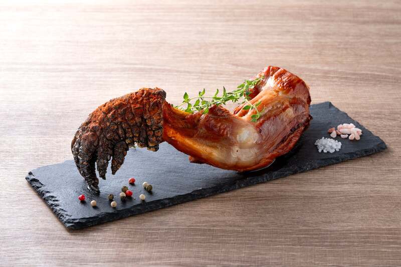 「レッドドラゴンの脚の素揚げ」3,800円　販売店舗：アフリカンプラザ　（数量限定・事前予約制）