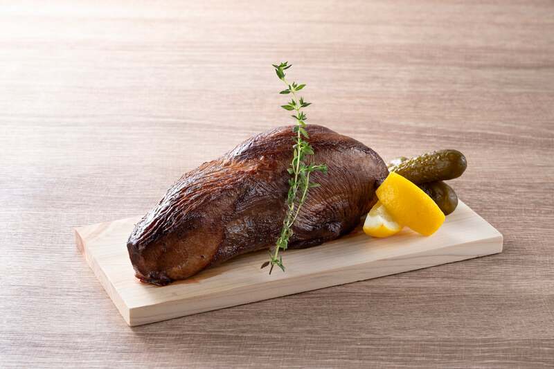 「レッドドラゴンの舌のグリル」4,800円　販売店舗：ワールドバザールカフェ　（数量限定・事前予約制）