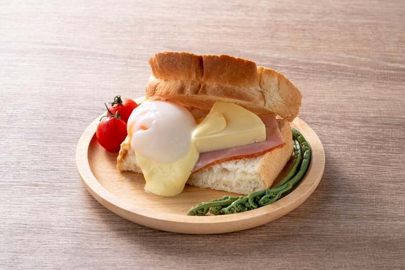 「魂のエッグベネディクト」750円　販売店舗：アフリカンプラザ