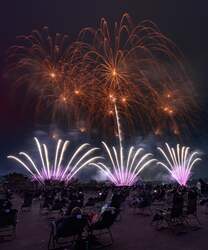 「富士山×桜×花火の絶景競演！富士スピードウェイで春の花火大会　奇跡の大輪2尺玉も」の写真