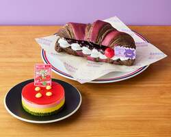 フラベベのフランボワーズと苺のケーキ（左）ゲンガーのクロワッサンサンド〜ブルーベリーヨーグルト〜（右）