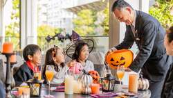 「高輪のホテルでハロウィーン満喫！限定グルメやパティシエ体験、日本庭園の竹あかりも」の写真