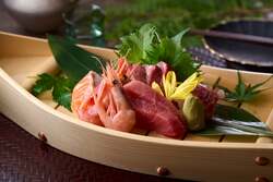 「「大江戸温泉物語Premium 鬼怒川観光ホテル」で豪華バイキング開始　カニ食べ放題も！」の写真