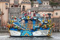 「東京ディズニーリゾートで45日間のクリスマスイベント開催！　10年ぶり新パレードも！」の写真