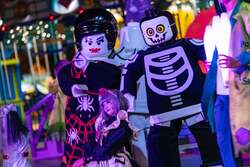 「レゴランドジャパンで2日間限定ハロウィンナイト！　夜のアトラクション＆ショー満喫」の写真