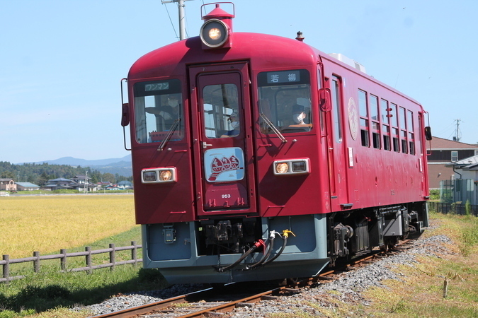 くりでん乗車会／レトロな車両に乗って、往復1.8キロメートルのゆったりとした時間を過ごせます。田園風景の中を走る車両は被写体にも抜群！