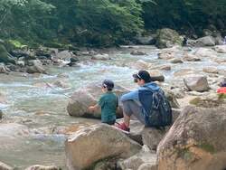 「長野・国営アルプスあづみの公園で本格渓流釣り体験　手ぶらでOK＆その場で塩焼きに！」の写真