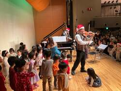 「能代市で0歳から楽しめるクリスマスコンサート開催　赤ちゃんも安心の本格クラシック」の写真