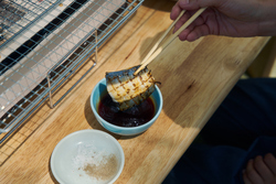 「東急リゾートタウン蓼科で「国産うなぎを捕まえて焼いて食べる」特別体験イベント開催」の写真