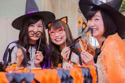 「モンスターパーティーを親子で満喫！宮崎シーガイアでハロウィンイベント　仮装体験も」の写真