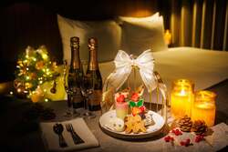 「ホテルメトロポリタン川崎で3つのクリスマス宿泊プラン予約開始　サンタがお部屋に！」の写真