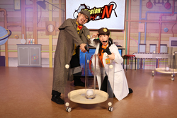 「公開実験室」はサイエンスショーだけでも楽しめる形に！