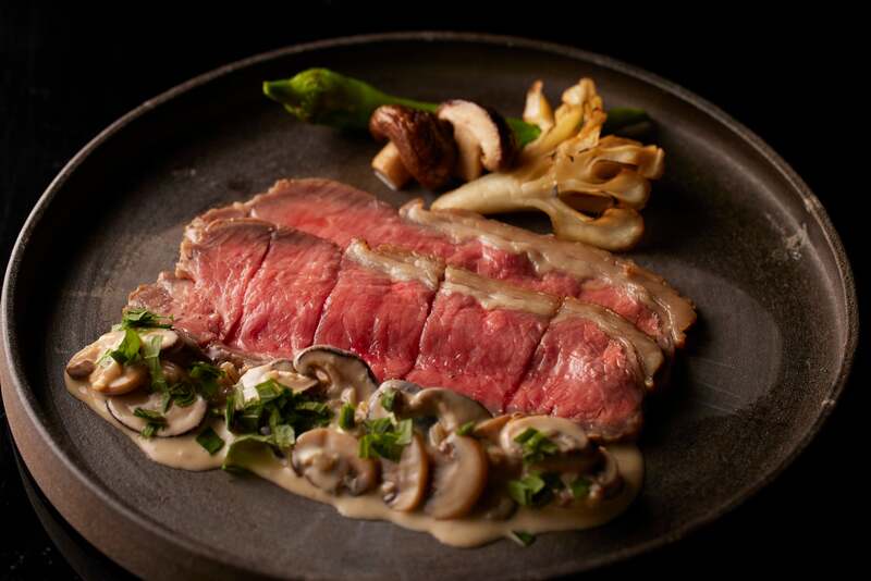 ローストビーフ きのこと大葉のクリームソース